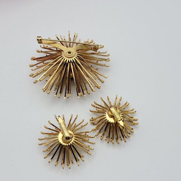 Sarah Coventry Gold Tone Amber Crystal Starburst Brooch And Clip On Earrings Set - Picture 8 of 9